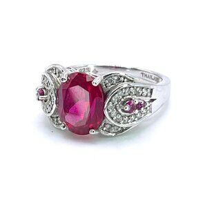 Elegant Silver and Pink Gemstone Ring